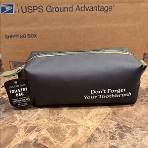 Studio Black and Green Toiletry Bag